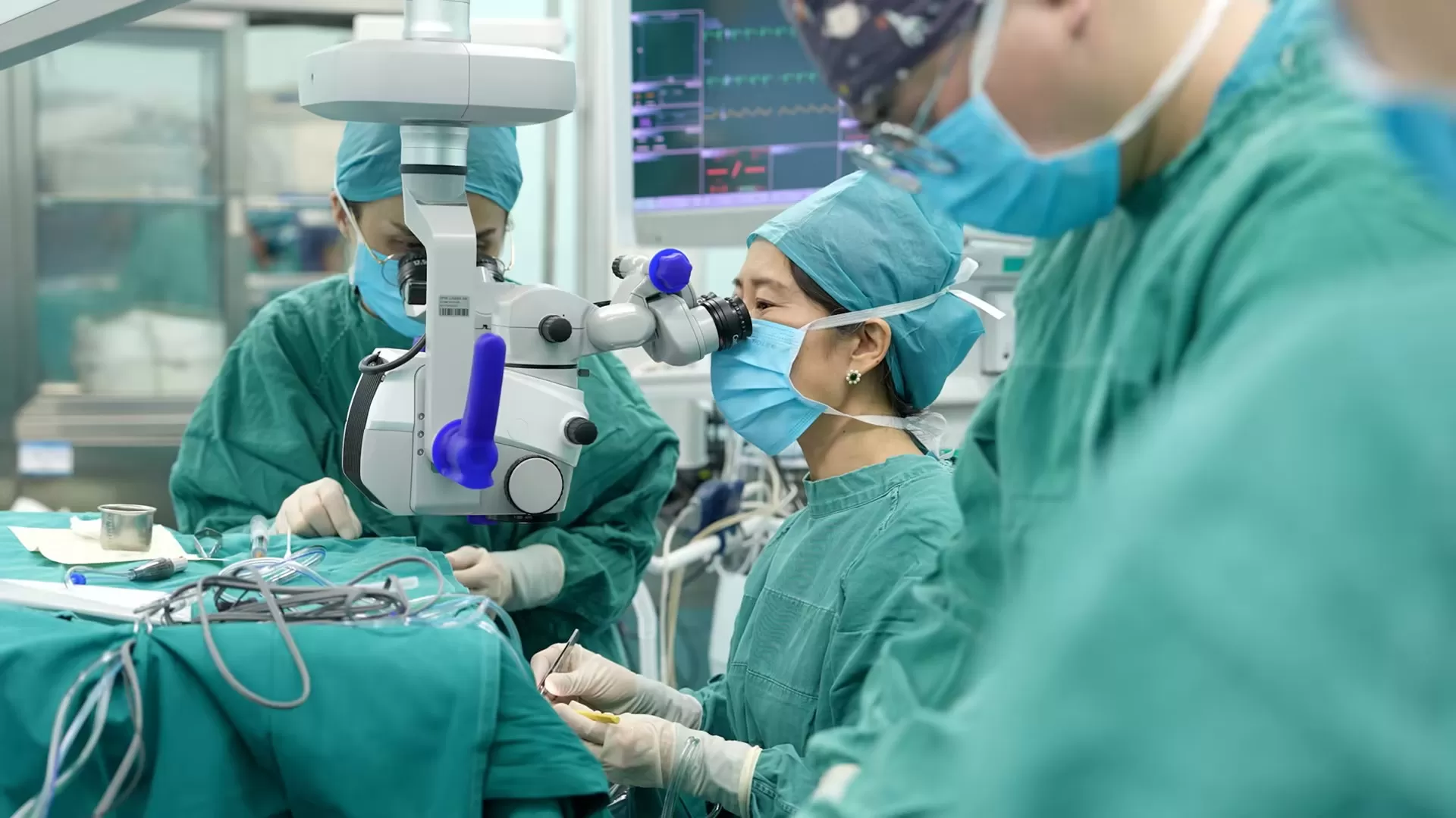 Professor Liang Tianwei Leads FCVB Technology, Saving the Eyes of Children Through Surgery